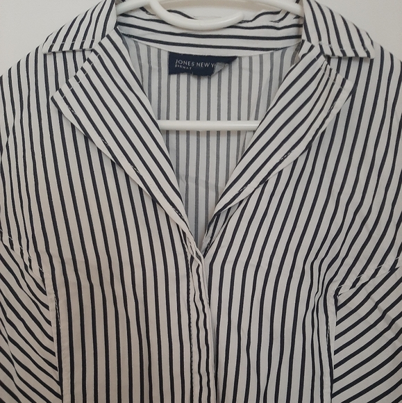 Jones New York Signature Button Down Small Shirt - Picture 2 of 8